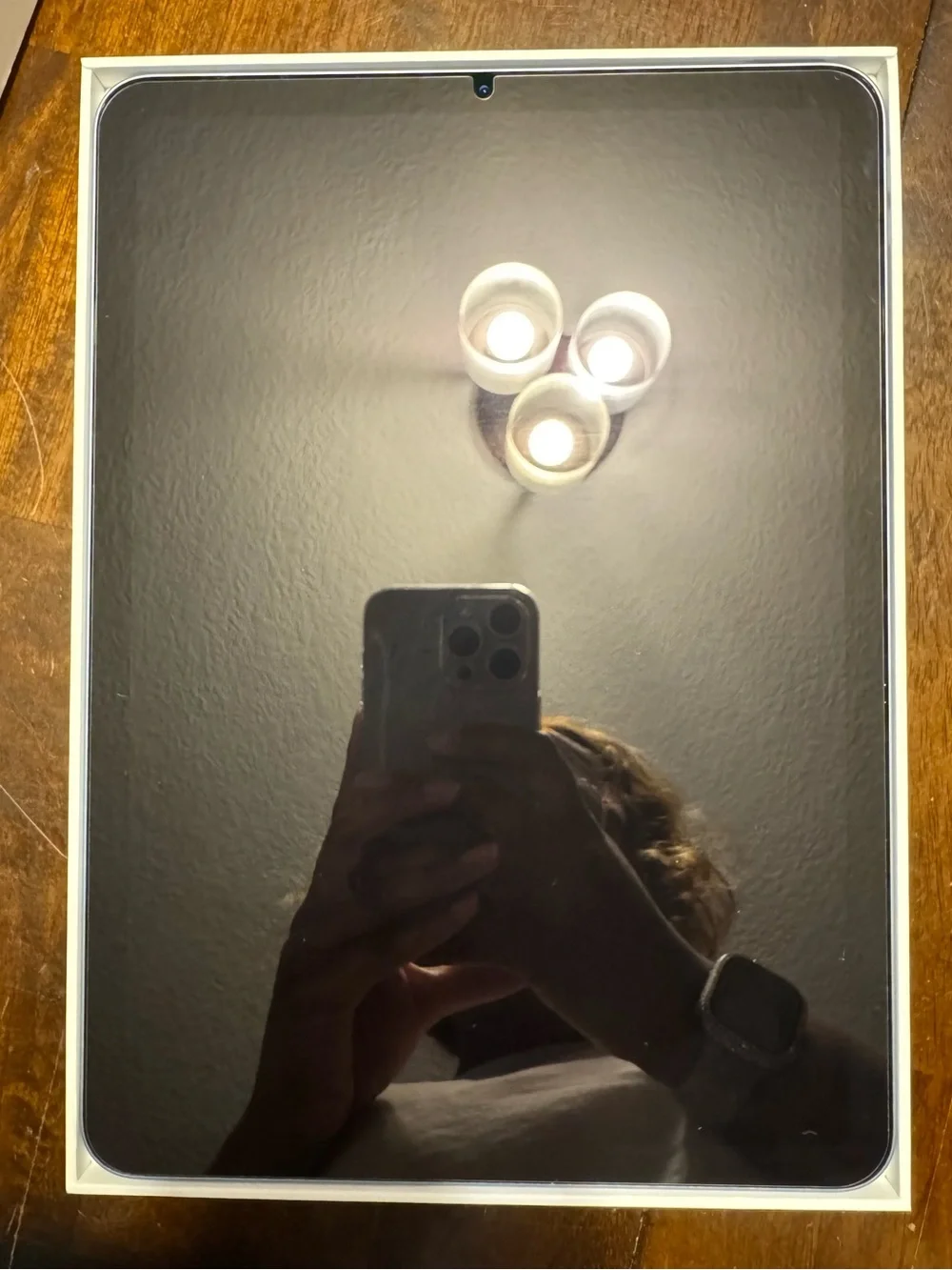 Apple iPad Air w/ Magic Keyboard (BUNDLE)